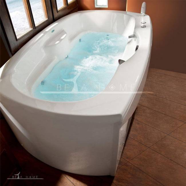 Clio whirlpool bath interior