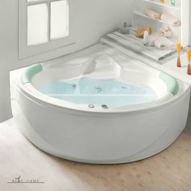 Sharis jacuzzi luxury bath