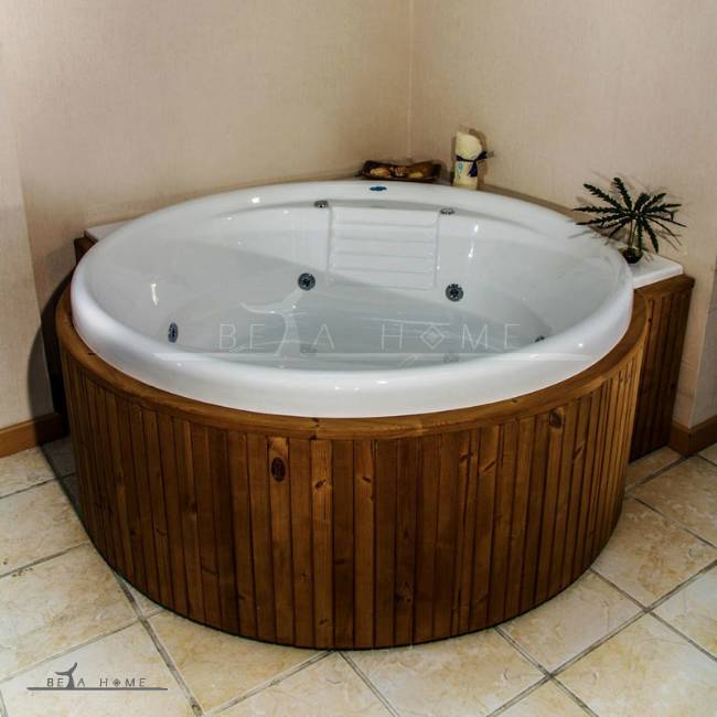Havana luxury round jacuzzi bath with wood panels